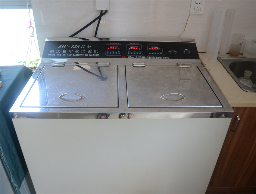 k耐洗色牢度试验机 Colour Fastness to Washing Tester - 副本.jpg